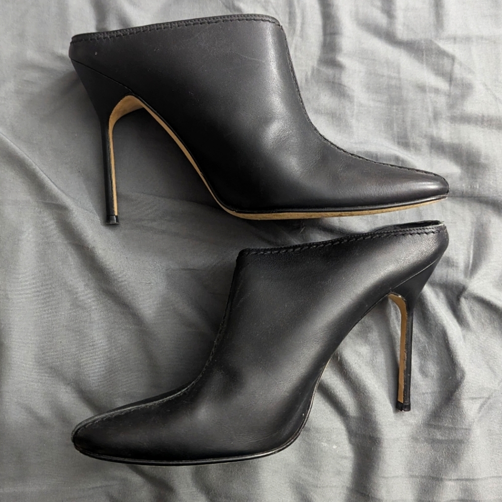 Manolo Blahnik Black Leather Pointed-Toe Stiletto Mules